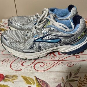 Brooks walking shoes. Gently used. Size 7.5